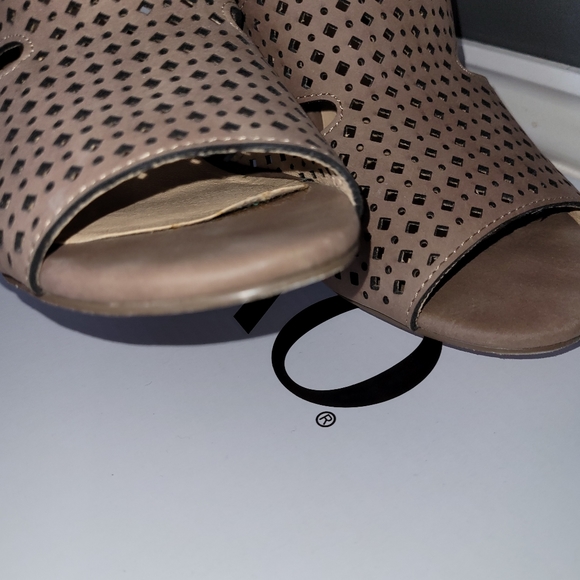 XOXO Womens Tan Cutout Heels in size 7 - Picture 6 of 7